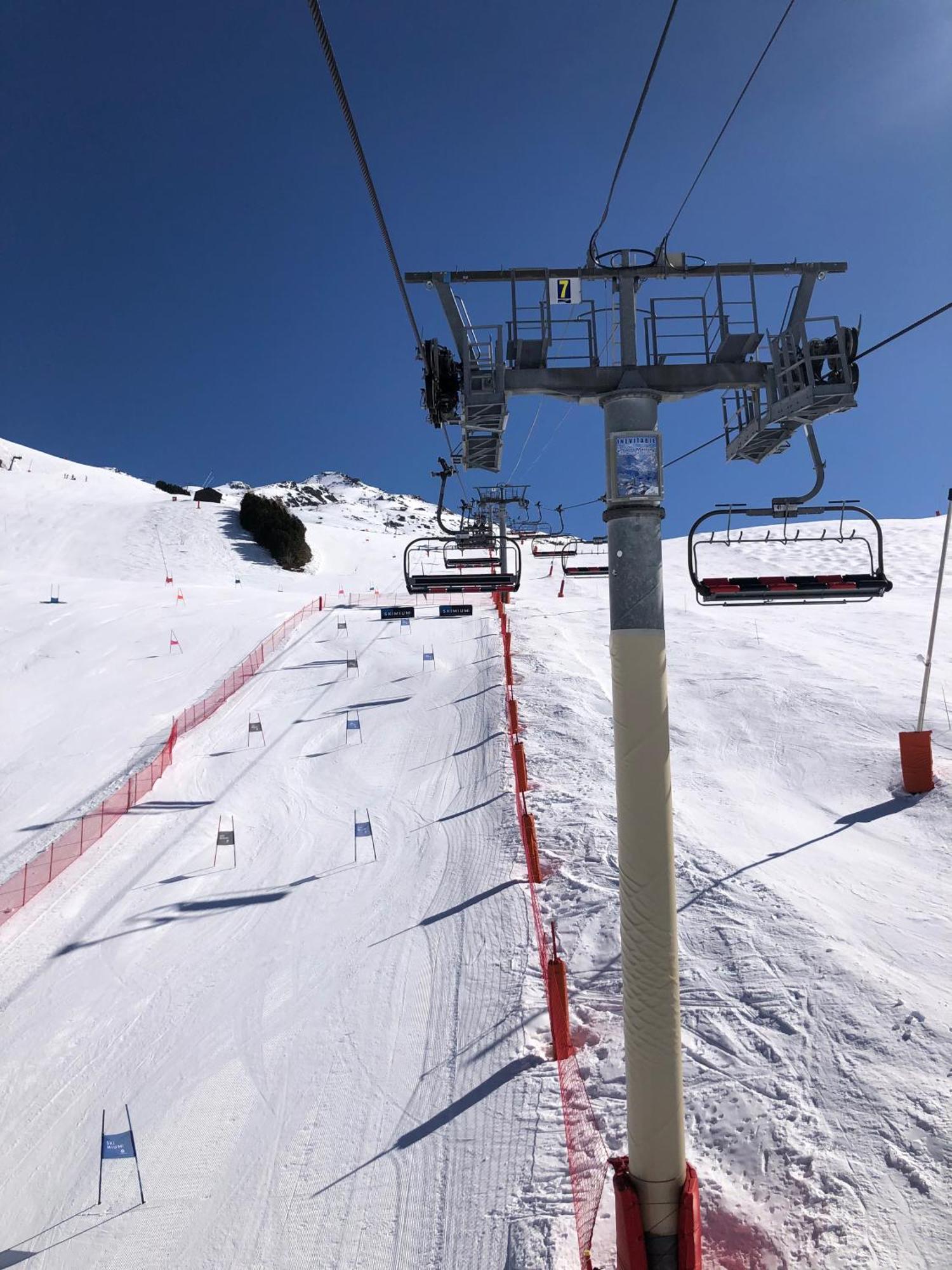 Le Chamois Des Alpages De Reberty Au Pied *