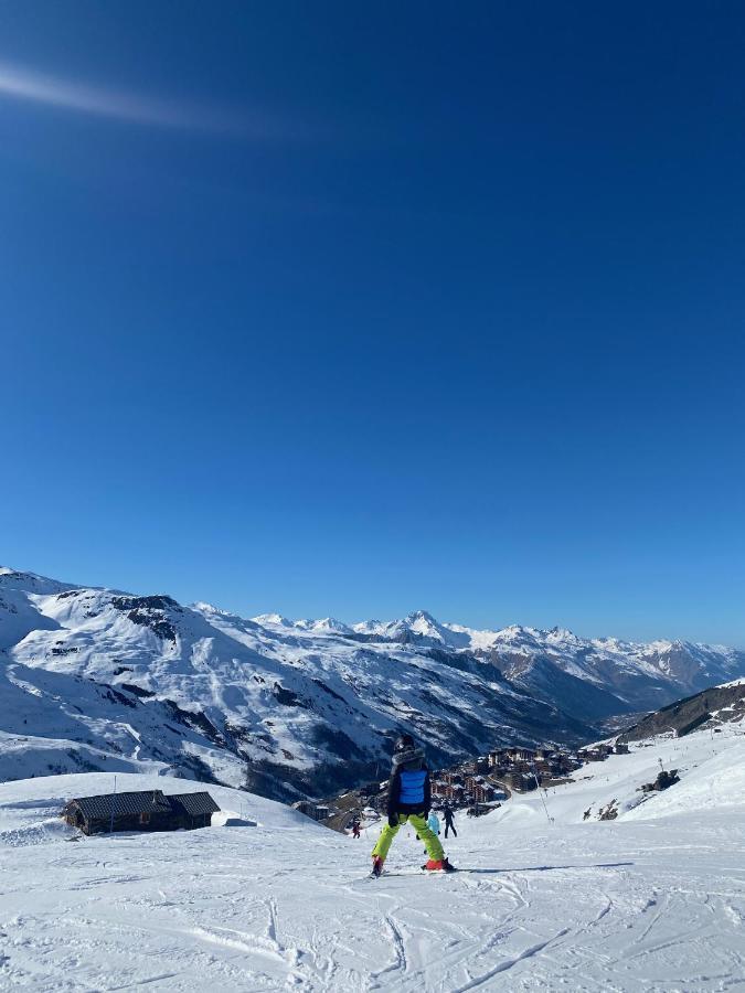 Le Chamois Des Alpages De Reberty Au Pied *