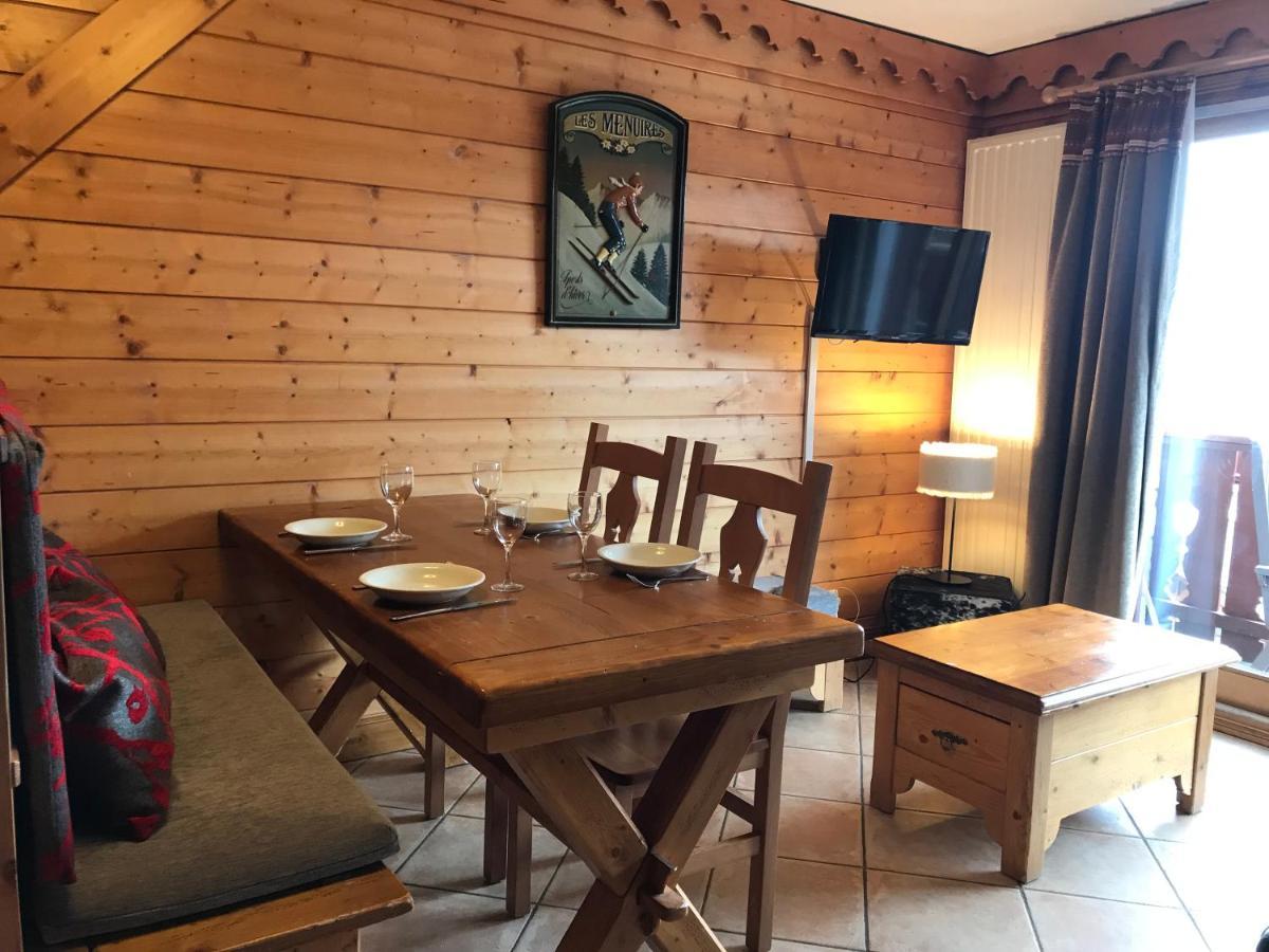 Le Chamois Des Alpages De Reberty Au Pied